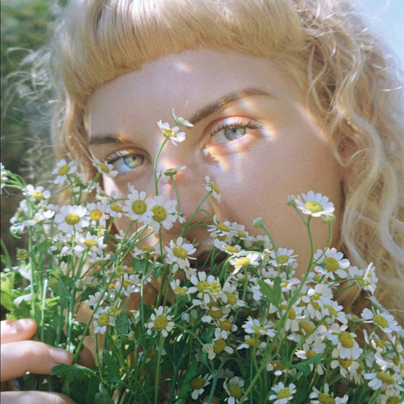 Meet your Posher, Lindsay 💁🏼 - Picture 1 of 2